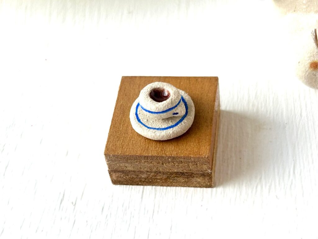 小さなコーヒーとテーブル