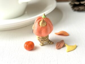 カボチャをかぶった猫さん 横向き