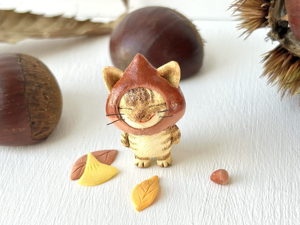 栗をかぶった猫さんのキジトラバージョン。(作品紹介写真)